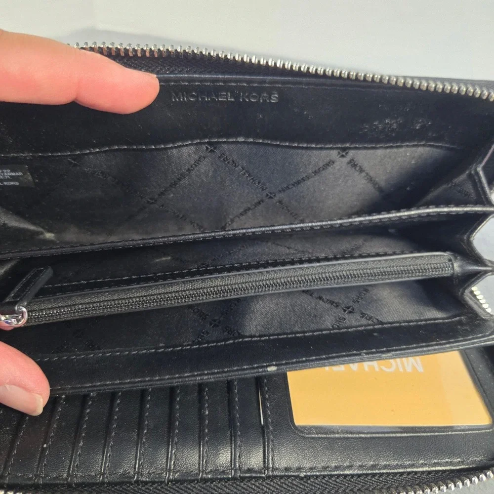 Michael Kors Jet Set Black Pebbled Leather Zip Continental Wristlet Wallet